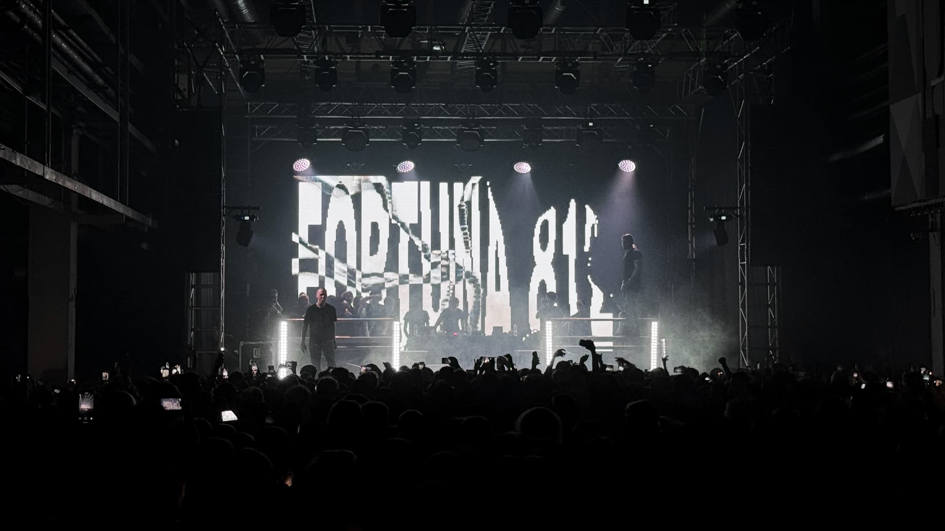 FORTUNA 812 · frame 1